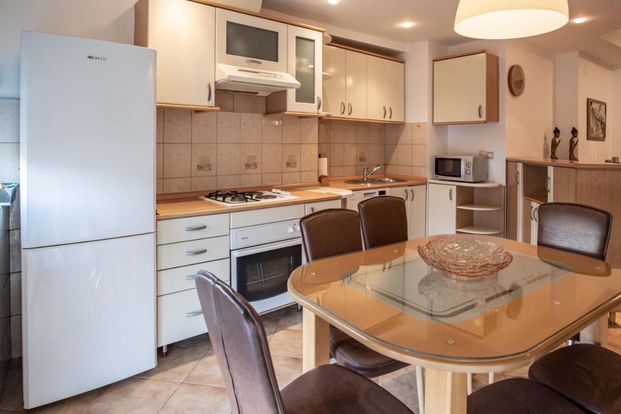 Apartment Emilija สโกเปีย ภายนอก รูปภาพ