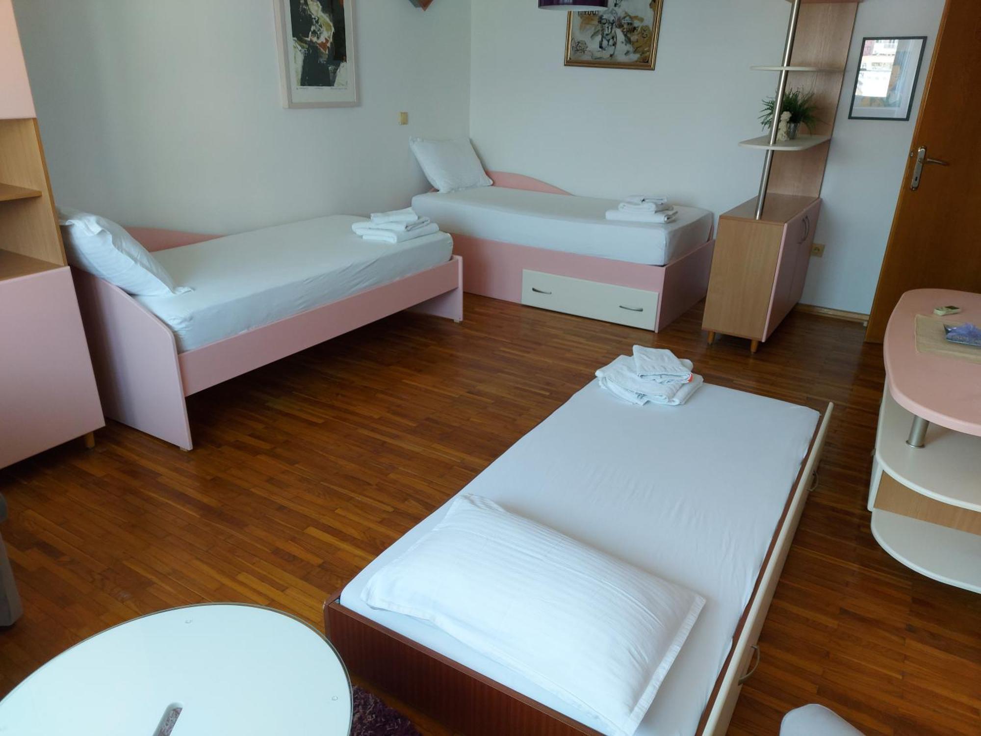 Apartment Emilija สโกเปีย ภายนอก รูปภาพ